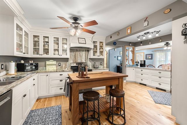 38 Ledge Road, Chelmsford, MA 01863
