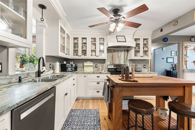 38 Ledge Road, Chelmsford, MA 01863