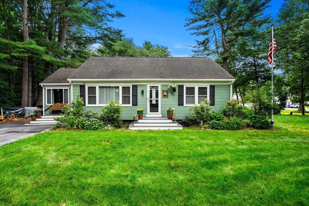 38 Ledge Road, Chelmsford, MA 01863