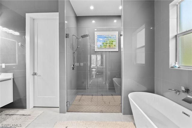 280 39th AVE NE, Naples, FL 34120