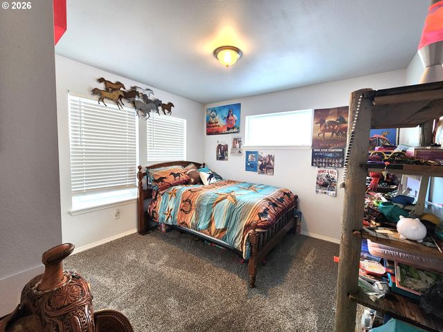 902 N 15TH Ave, Elgin, OR 97827