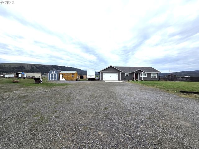 902 N 15TH Ave, Elgin, OR 97827