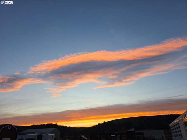 902 N 15TH Ave, Elgin, OR 97827