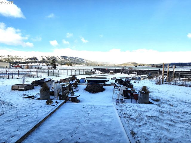 902 N 15TH Ave, Elgin, OR 97827