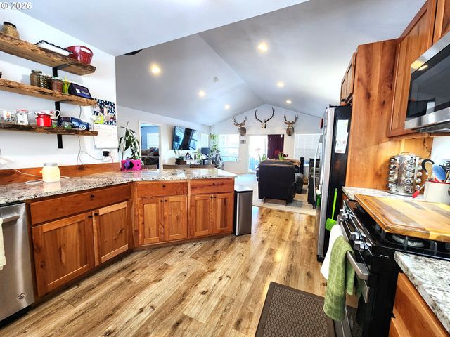 902 N 15TH Ave, Elgin, OR 97827