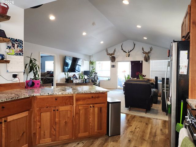 902 N 15TH Ave, Elgin, OR 97827