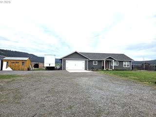 902 N 15TH Ave, Elgin, OR 97827