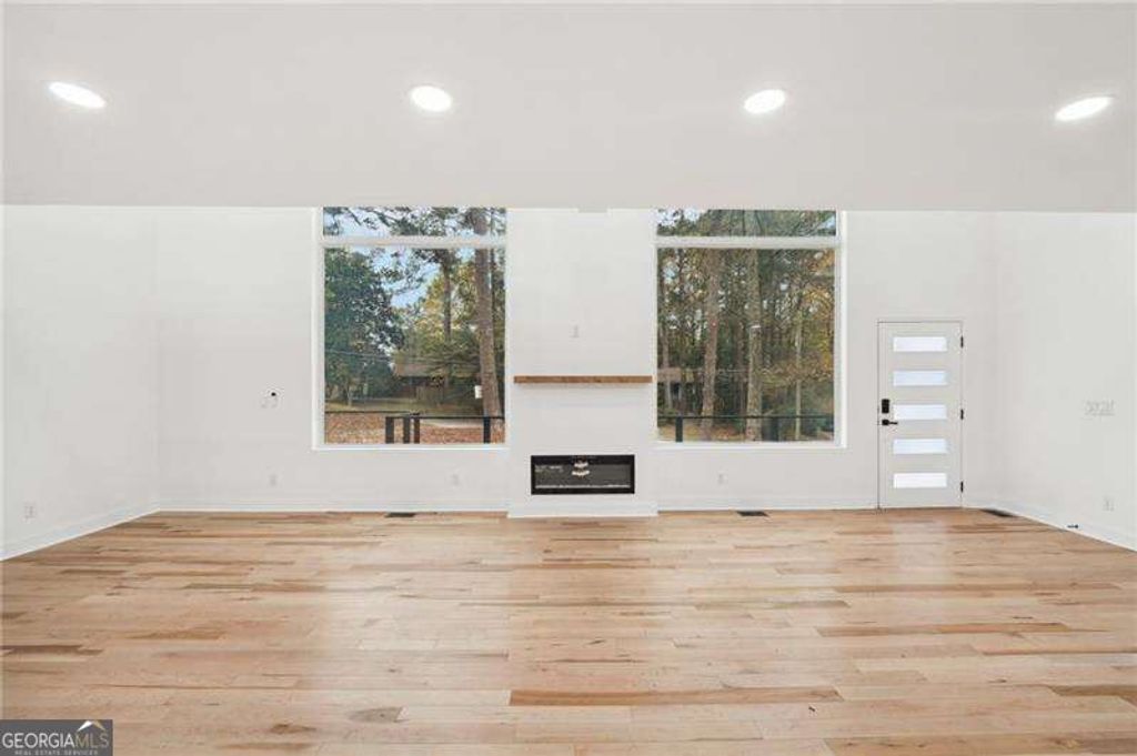 2396 SUNSET Drive NE, Atlanta, GA 30345 — photo 4