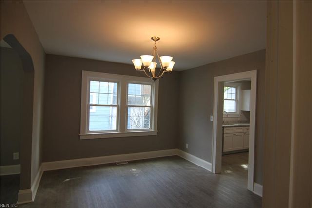 12 Oakcrest ST, Portsmouth, VA 23702