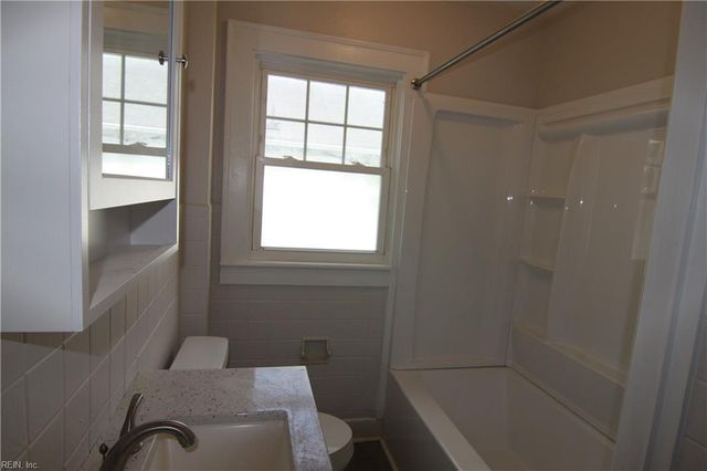 12 Oakcrest ST, Portsmouth, VA 23702