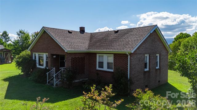 580 Russ Norris Heaton Road, Elk Park, NC 28622