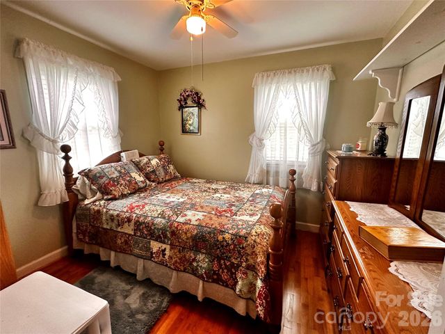 580 Russ Norris Heaton Road, Elk Park, NC 28622
