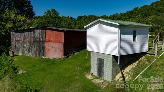 580 Russ Norris Heaton Road, Elk Park, NC 28622