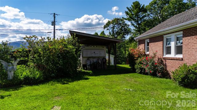 580 Russ Norris Heaton Road, Elk Park, NC 28622