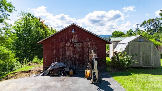 580 Russ Norris Heaton Road, Elk Park, NC 28622