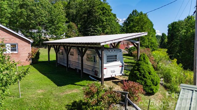 580 Russ Norris Heaton Road, Elk Park, NC 28622