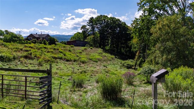 580 Russ Norris Heaton Road, Elk Park, NC 28622