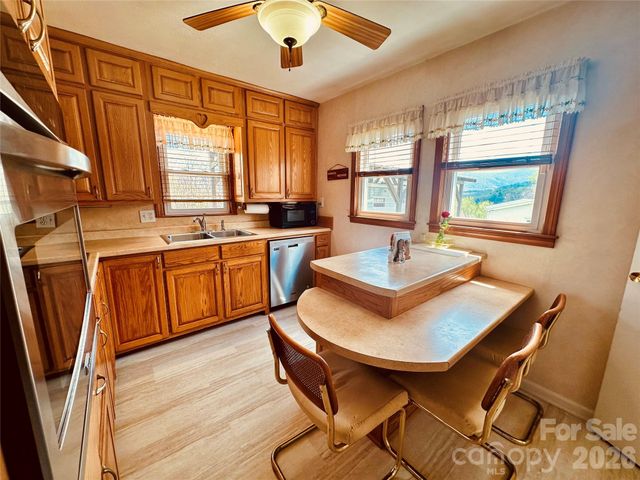 580 Russ Norris Heaton Road, Elk Park, NC 28622