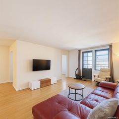 13950 35 Avenue 4, Flushing, NY 11354