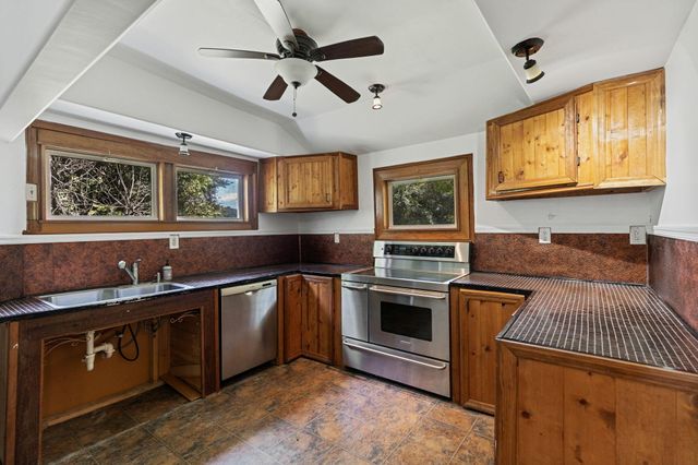 200 Memory Lane, Benton, TN 37307