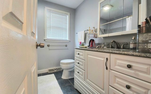 154 Dudley Oxford Rd, Dudley, MA 01571