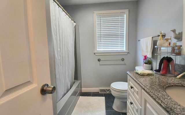 154 Dudley Oxford Rd, Dudley, MA 01571