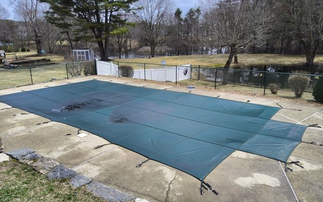 154 Dudley Oxford Rd, Dudley, MA 01571