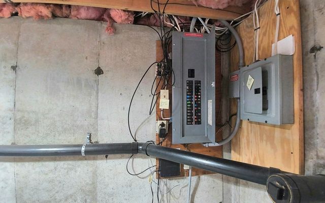 154 Dudley Oxford Rd, Dudley, MA 01571