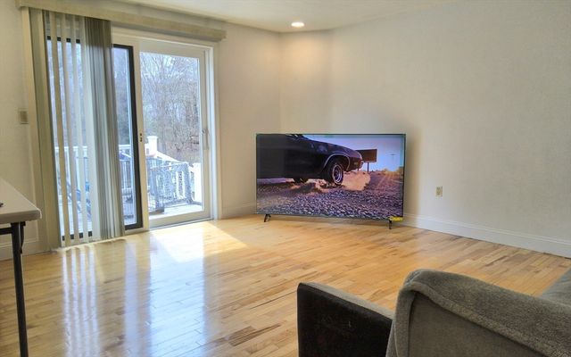 154 Dudley Oxford Rd, Dudley, MA 01571