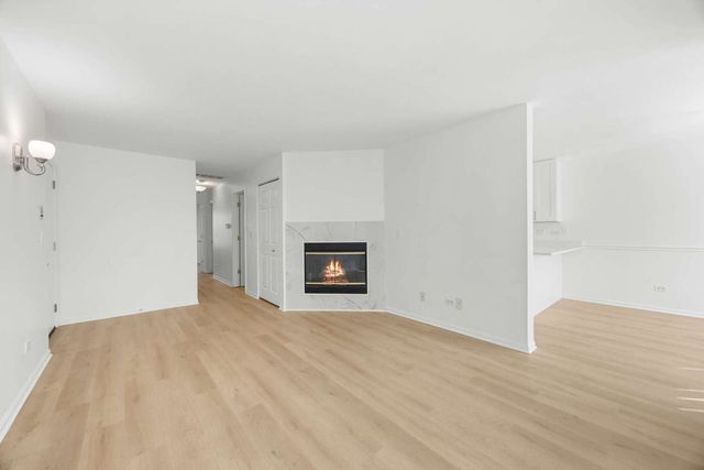 1107 Yorkshire Court B, Elgin, IL 60120