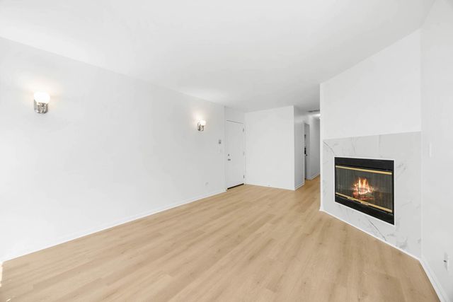 1107 Yorkshire Court B, Elgin, IL 60120