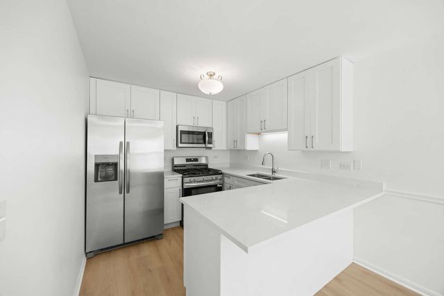 1107 Yorkshire Court B, Elgin, IL 60120