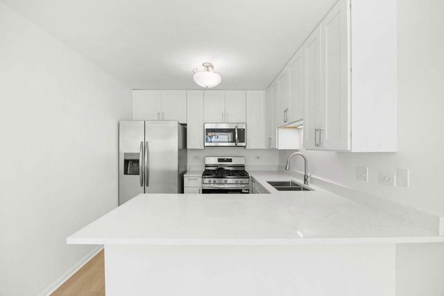 1107 Yorkshire Court B, Elgin, IL 60120