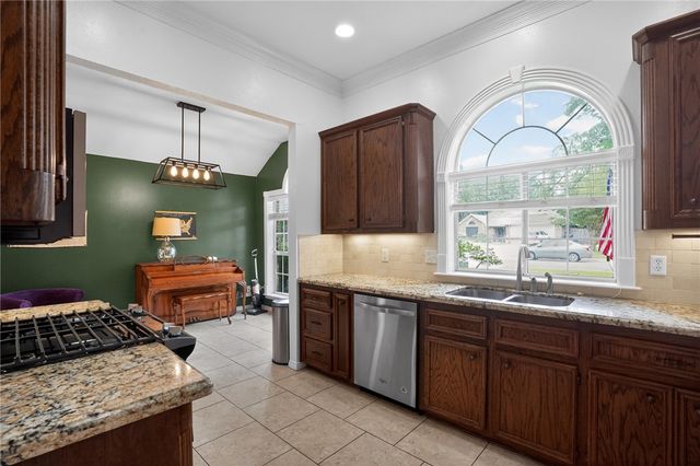 3925 Hawk Owl Cove, College Station, TX 77845