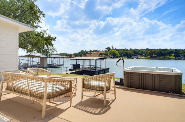 516 Island Lodges DR, Buchanan Dam, TX 78609