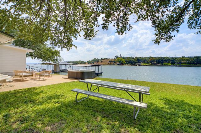 516 Island Lodges DR, Buchanan Dam, TX 78609