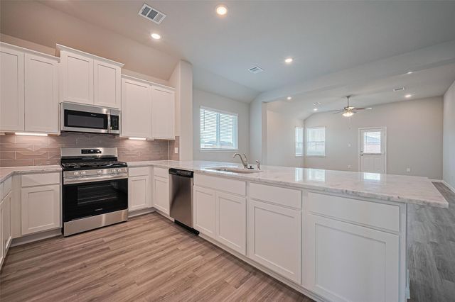 3318 Rolling River Drive, Baytown, TX 77521