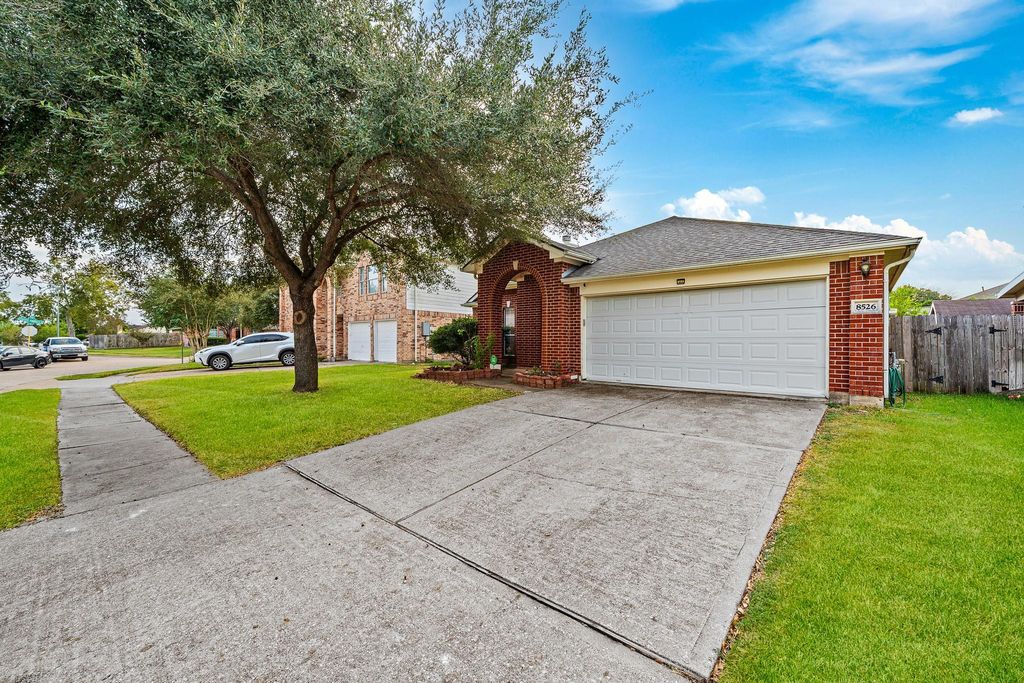 8526 Ralstons Ridge Drive, Houston, TX 77083