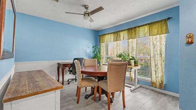 2170 Pilgrims Point Drive, Friendswood, TX 77546