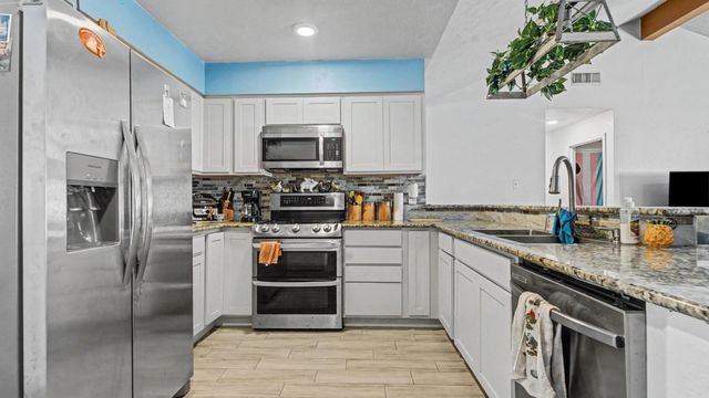 2170 Pilgrims Point Drive, Friendswood, TX 77546