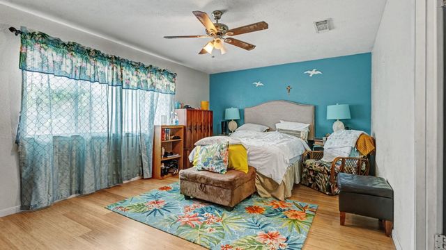 2170 Pilgrims Point Drive, Friendswood, TX 77546