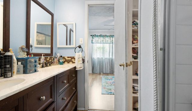 2170 Pilgrims Point Drive, Friendswood, TX 77546