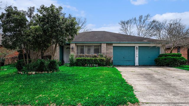 2170 Pilgrims Point Drive, Friendswood, TX 77546