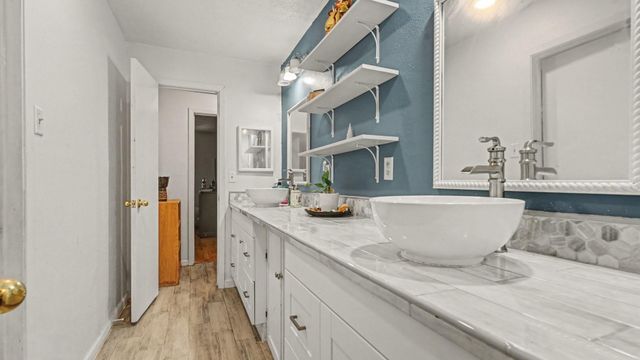 2170 Pilgrims Point Drive, Friendswood, TX 77546