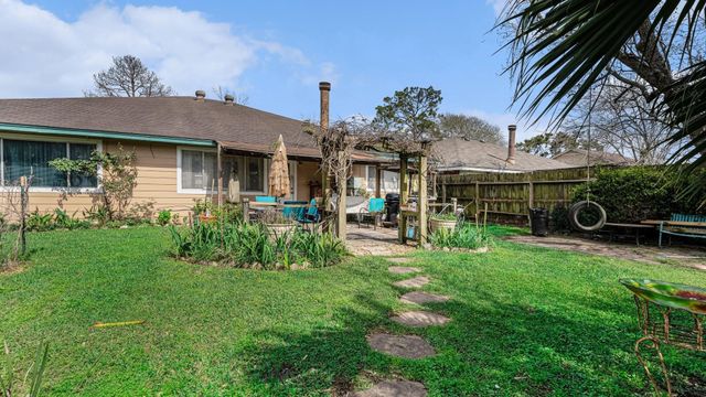 2170 Pilgrims Point Drive, Friendswood, TX 77546