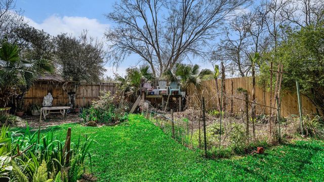 2170 Pilgrims Point Drive, Friendswood, TX 77546