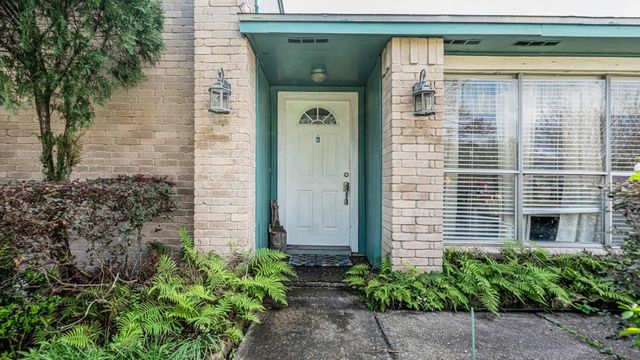2170 Pilgrims Point Drive, Friendswood, TX 77546