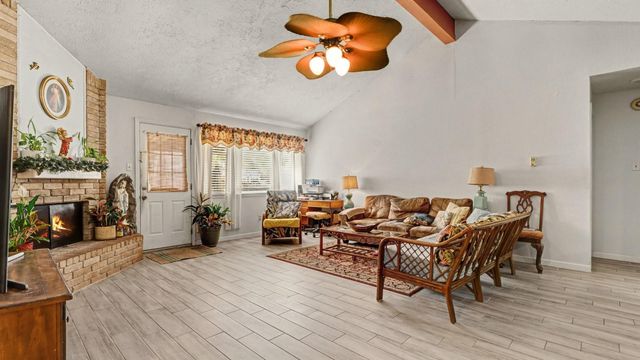 2170 Pilgrims Point Drive, Friendswood, TX 77546