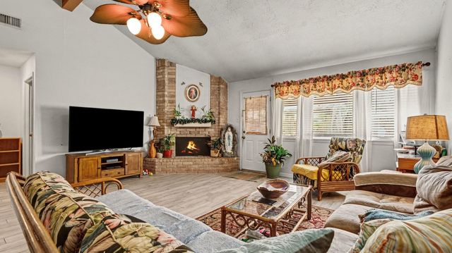 2170 Pilgrims Point Drive, Friendswood, TX 77546