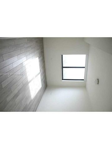 999 SW 1st Ave 2106, Miami, FL 33130